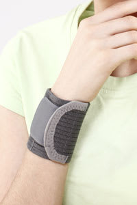 Tynor E-05 Wrist Brace with Double Lock M